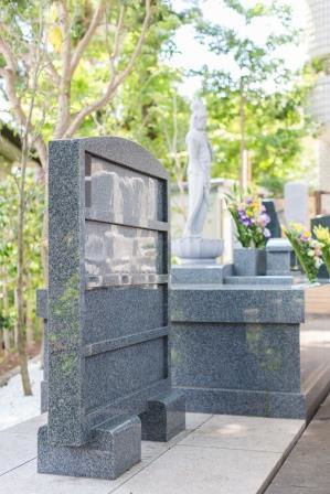 「ハナミヅキの碑」墓誌